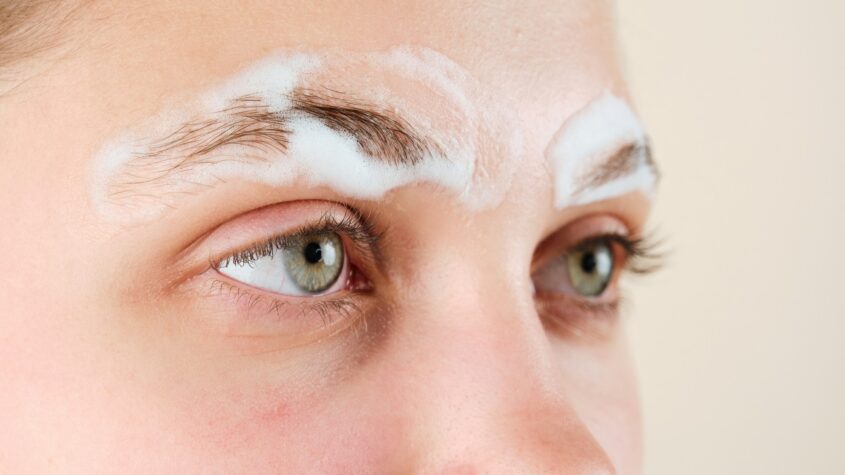 Tips to Avoid Irritation from Brow Waxing Services
