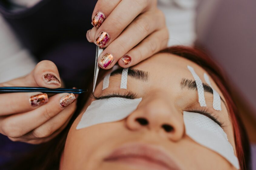How To Fix Eyelash Extensions That Don’t Stick