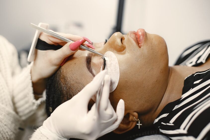 Reasons Your Eyelash Extensions May Be Falling Out Sooner