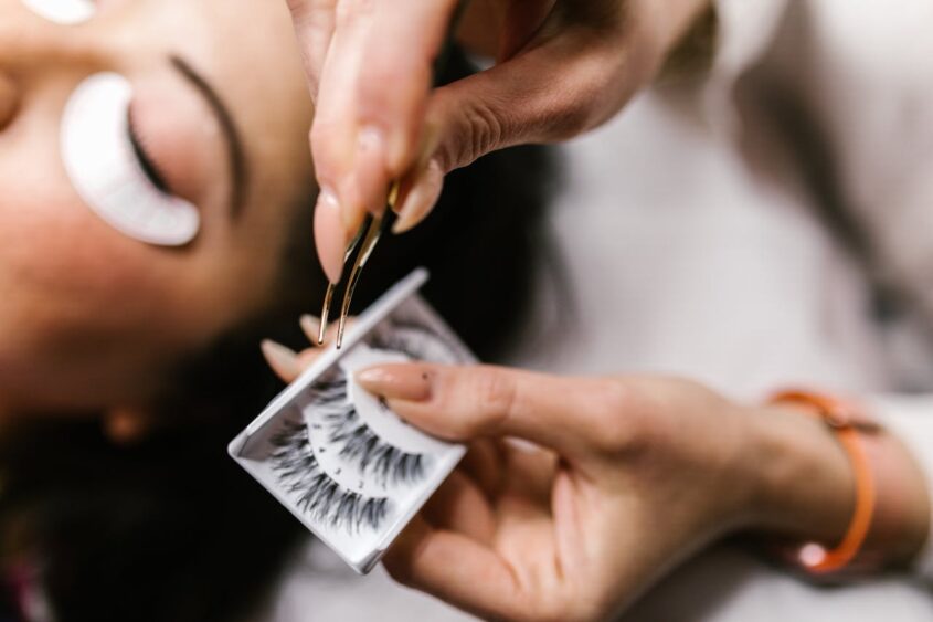 Signs You Need Eyelash Extension Refills